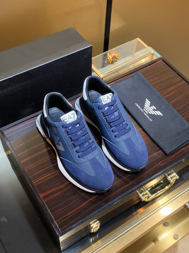 商品名称：Armani 阿玛尼 正规码数: 38-44 休闲鞋 商品材料：精选 牛皮鞋面，柔软羊皮垫脚；原厂特供大底。